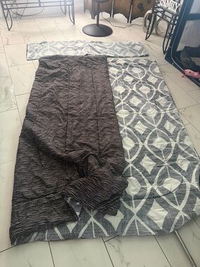 Grey & White Geometric Reversible Comforter Set
